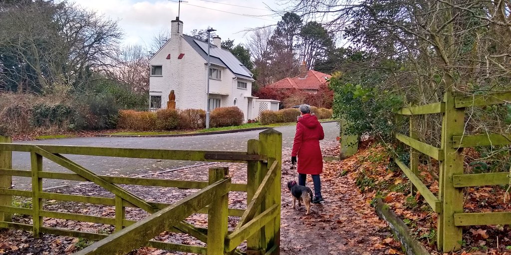 WaltonBob's tweet photo. Today's walk to see the sea was via High Mill &amp; Scholes Park. Sad to see the Ivanhoe Pub/Hotel closed, but the Old Scalby Mill Inn open. https://t.co/tpTmjSZJL3