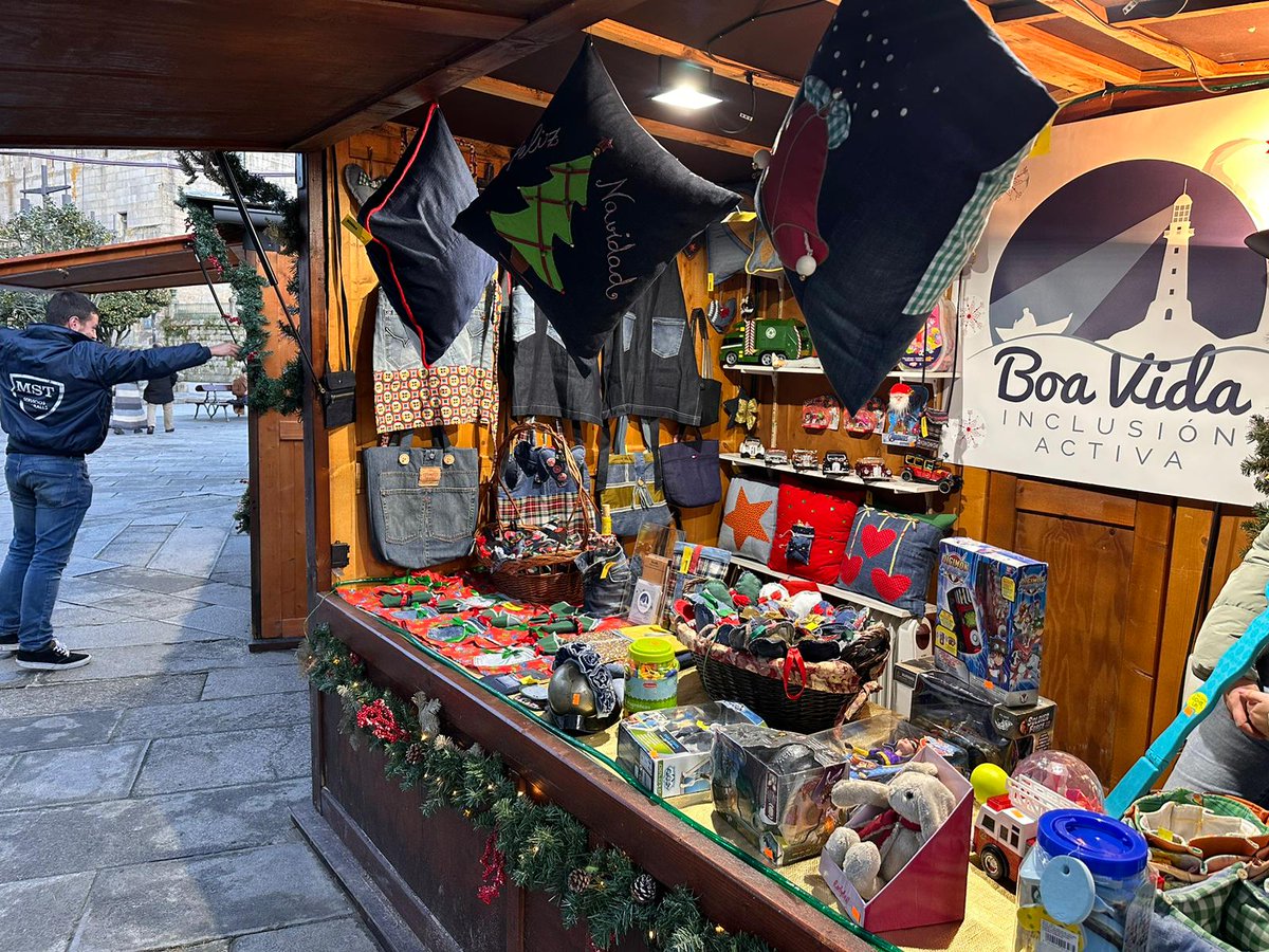 BoaVida_IA's tweet photo. Ya puedes comprar regalos exclusivos, únicos, hecho a mano, a muy buen precio. Solidarios, respetuosos con el medio ambiente... 🧐 ¿Dónde? En el stand de #boavida de la feria de artesanía de la plaza de la Ferrería 🤩 https://t.co/wcZ01n8Fd7