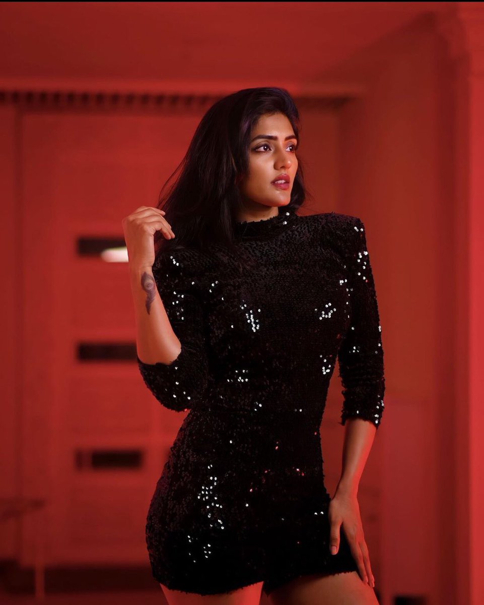 kolly_web's tweet photo. Eesha Rebba.....Black outfit..🖤🥰

#kollyweb  #black #actress #actresslife #ActressGallery #stunning #outfit #beautiful #beautifulactress #love #kollywood #indiancinema #instadaily #instagood #fashion #style #stylish #stunning #cute  #fashion https://t.co/i4JIEkUetC