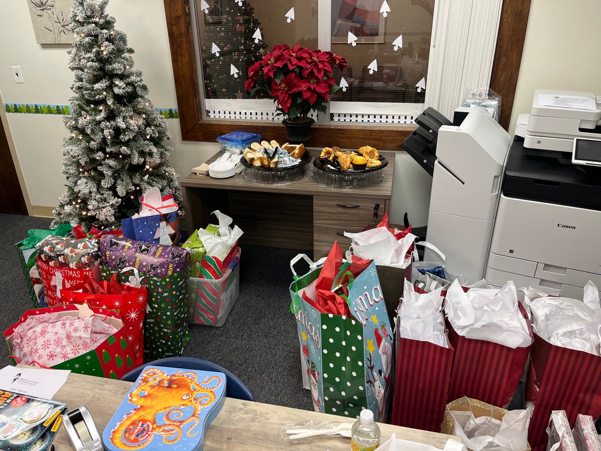 FreedomPrepNJ's tweet photo. FPCS is getting ready for our Angel Tree Distribution. All the gifts have been arriving all morning. Thank you to everyone for helping to bring smiles to our angels' faces. Happy holidays!
•
•
#fpcs #FPCSOnTheRise #charterschools #camdennj #camden2022 https://t.co/0vgq97sTlF