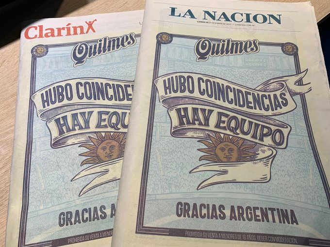 olguinserg's tweet photo. Mientras los diarios de todo el mundo, de países lejanos o con los que tenemos cero onda, eligieron poner en sus portadas a la Selección Argentina, La Nación y Clarín decidieron vender sus tapas y no poner ni a la selección ni la fiesta popular. Es tan estúpido como violento. https://t.co/wdLiXUquKW
