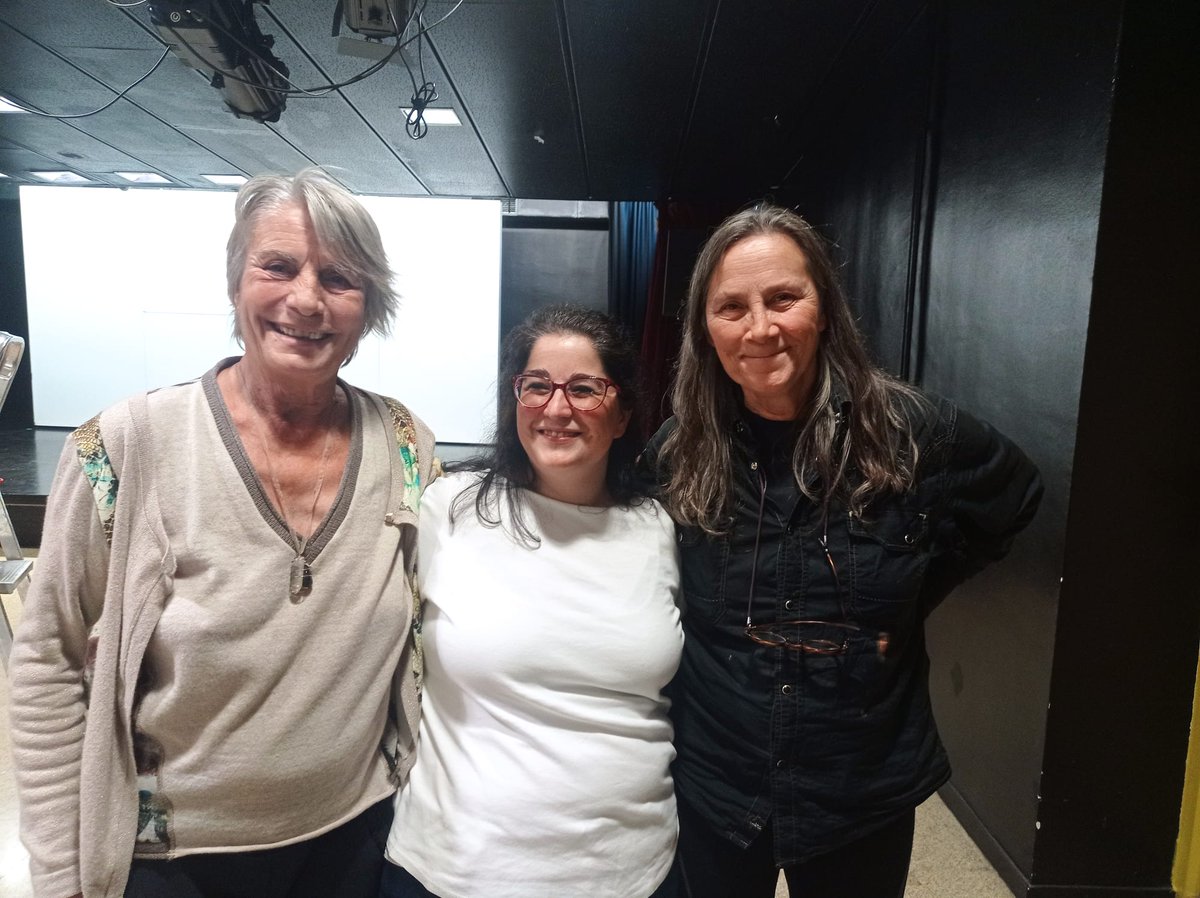 FCreamujer's tweet photo. El passat divendres 16  va ser el tercer dia del Festival Dona Crea amb l'obra 'MENINA' la qual va ser un total èxit!🤩

Nuqui Fernández amb la seva brutal interpretació va donar veu al que és ser víctima de bullying 💪🏼

 🎟️Vine a acomiadar el Festival! 👏🏼 https://t.co/RB2b7vjLBA https://t.co/ryUDAUPhnk