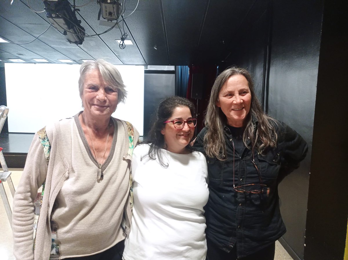 FCreamujer's tweet photo. El passat divendres 16  va ser el tercer dia del Festival Dona Crea amb l'obra 'MENINA' la qual va ser un total èxit!🤩

Nuqui Fernández amb la seva brutal interpretació va donar veu al que és ser víctima de bullying 💪🏼

 🎟️Vine a acomiadar el Festival! 👏🏼 https://t.co/RB2b7vjLBA https://t.co/ryUDAUPhnk