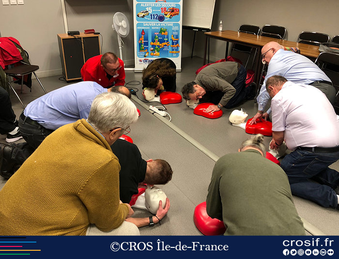 crosif's tweet photo. Nouvelle formation au @crosif ! 🔥

Aujourd'hui la @ligueIDF_FCD est venue donner une formation de sensibilisation sur les gestes qui sauvent 🙌

Des gestes souvent oubliés qui peuvent pourtant sauver des vies 👏 https://t.co/N37dyBbgdj