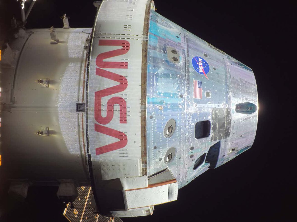 LMSpace's tweet photo. Felt cute, might delete later. 🤳

One month ago, we got to see one of @NASA_Orion’s first space selfies. We’re already missing these views… https://t.co/JoqR7vJ77n