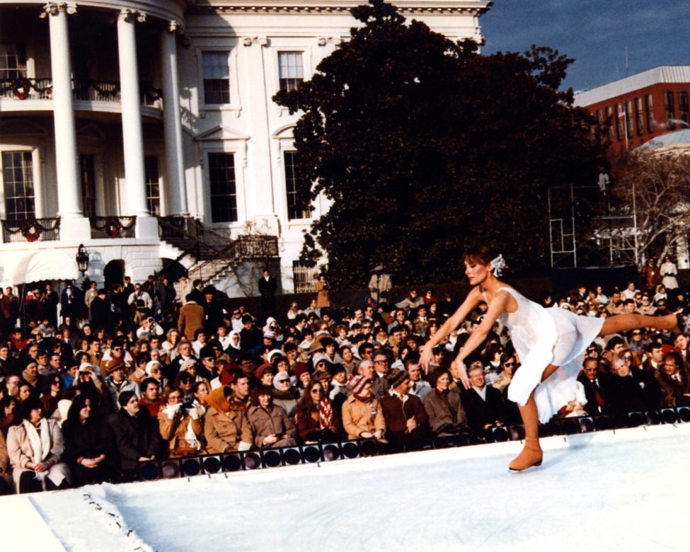 PFTrophy's tweet photo. Peggy performs on an ice stage set up on the South Lawn of the White House for the Carters and their guests at the holiday party on December 22, 1980. Look closely and you'll see President and Mrs. Carter sitting in the front row.

Can you find them?

#PeggyFleming #IceShow https://t.co/8furrVgUDw