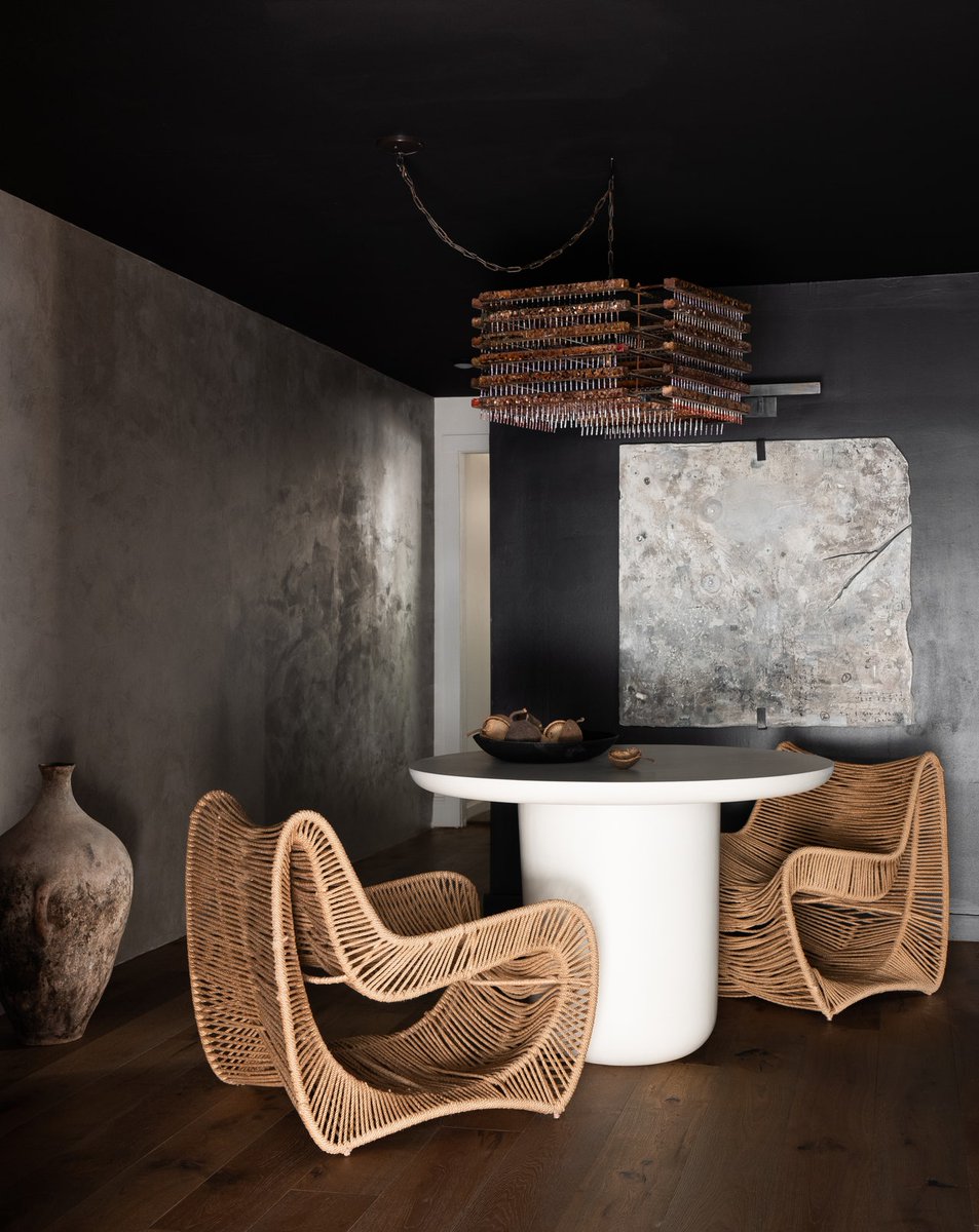 🏠 ¿Quién dijo que las paredes negras no eran una opción válida?

trib.al/Jg38rS0