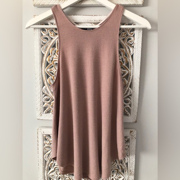 secondcycle's tweet image. So good I had to share! Check out all the items I'm loving on @Poshmarkapp #poshmark #fashion #style #shopmycloset #danier #wilfred: posh.mk/IHKYPpGfTvb