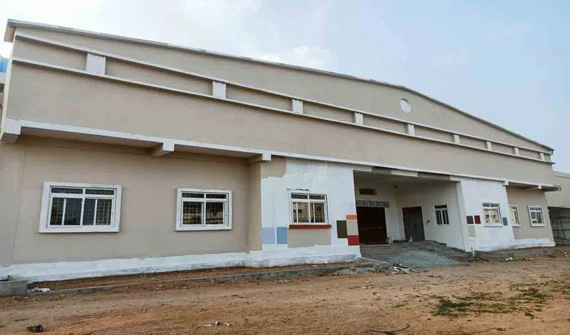 KTR_News's tweet photo. #Bhongir
#IntegratedMarket
భువనగిరి పట్టణం, పరిసర ప్రాంత ప్రజలకు నిత్యావసరాలైన కూరగాయలు, ఆకుకూరలు, మాంసం ఒకేచోట లభించే విధంగా భువనగిరి మున్సిపాలిటీలో రూ.8.70 కోట్లతో BRS ప్రభుత్వం నిర్మించిన సమీకృత (ఇంటిగ్రేటెడ్) మార్కెట్ ప్రారంభానికి సిద్దమవుతుంది.
@KTRTRS https://t.co/OGtydi5nQm