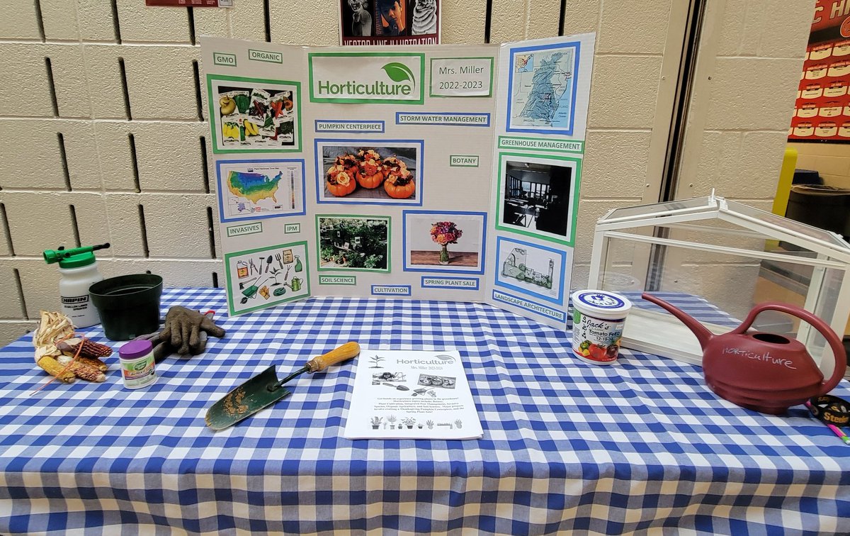 AMS_ELee's tweet photo. QO Science is representing at the AP/Electives Fair @QOSci_RT @QOHSPrin_Thomas @yarborop2 @QOActingAP #ExperienceExcellence https://t.co/vH5tZAv6iE