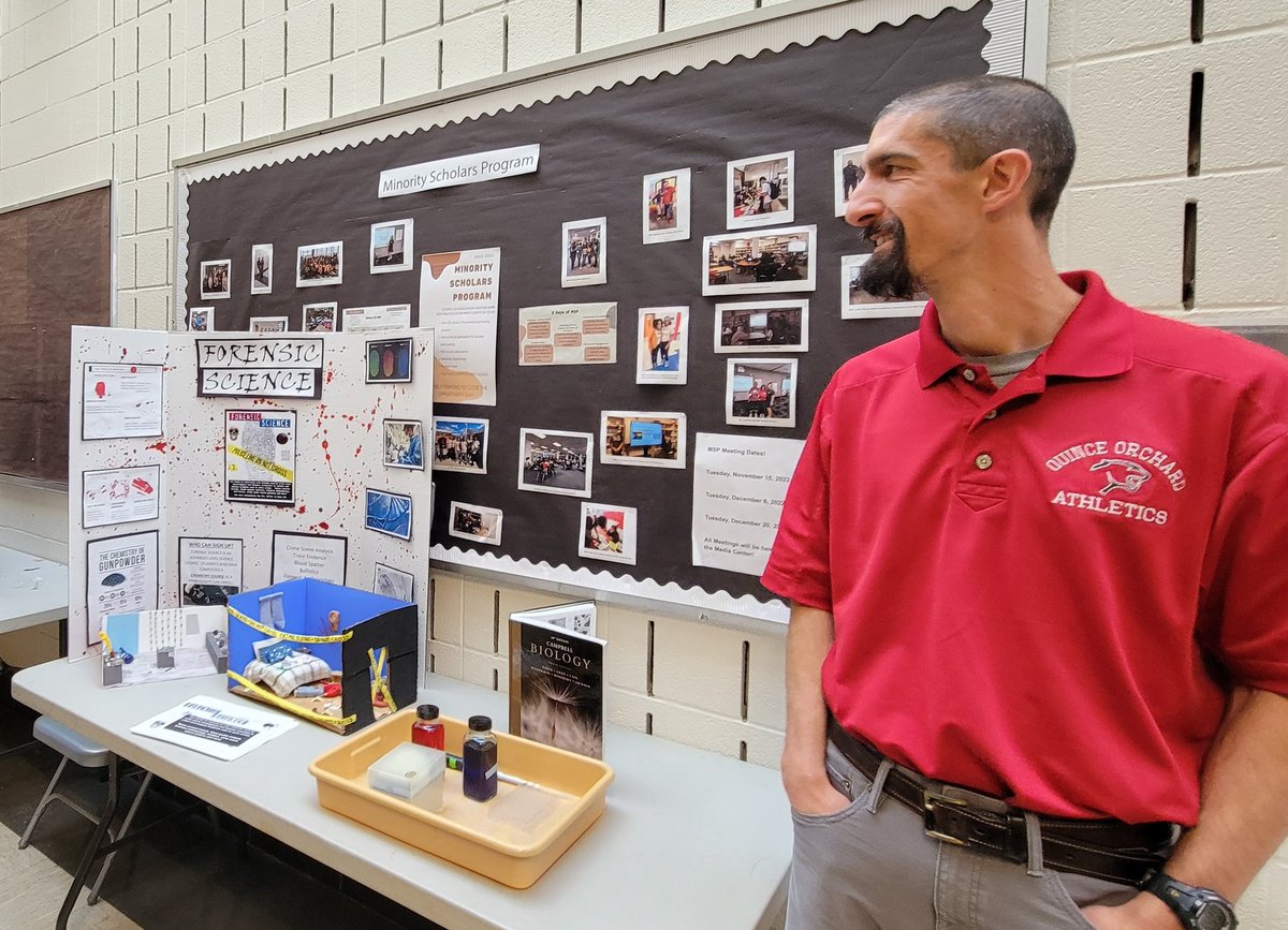 AMS_ELee's tweet photo. QO Science is representing at the AP/Electives Fair @QOSci_RT @QOHSPrin_Thomas @yarborop2 @QOActingAP #ExperienceExcellence https://t.co/vH5tZAv6iE