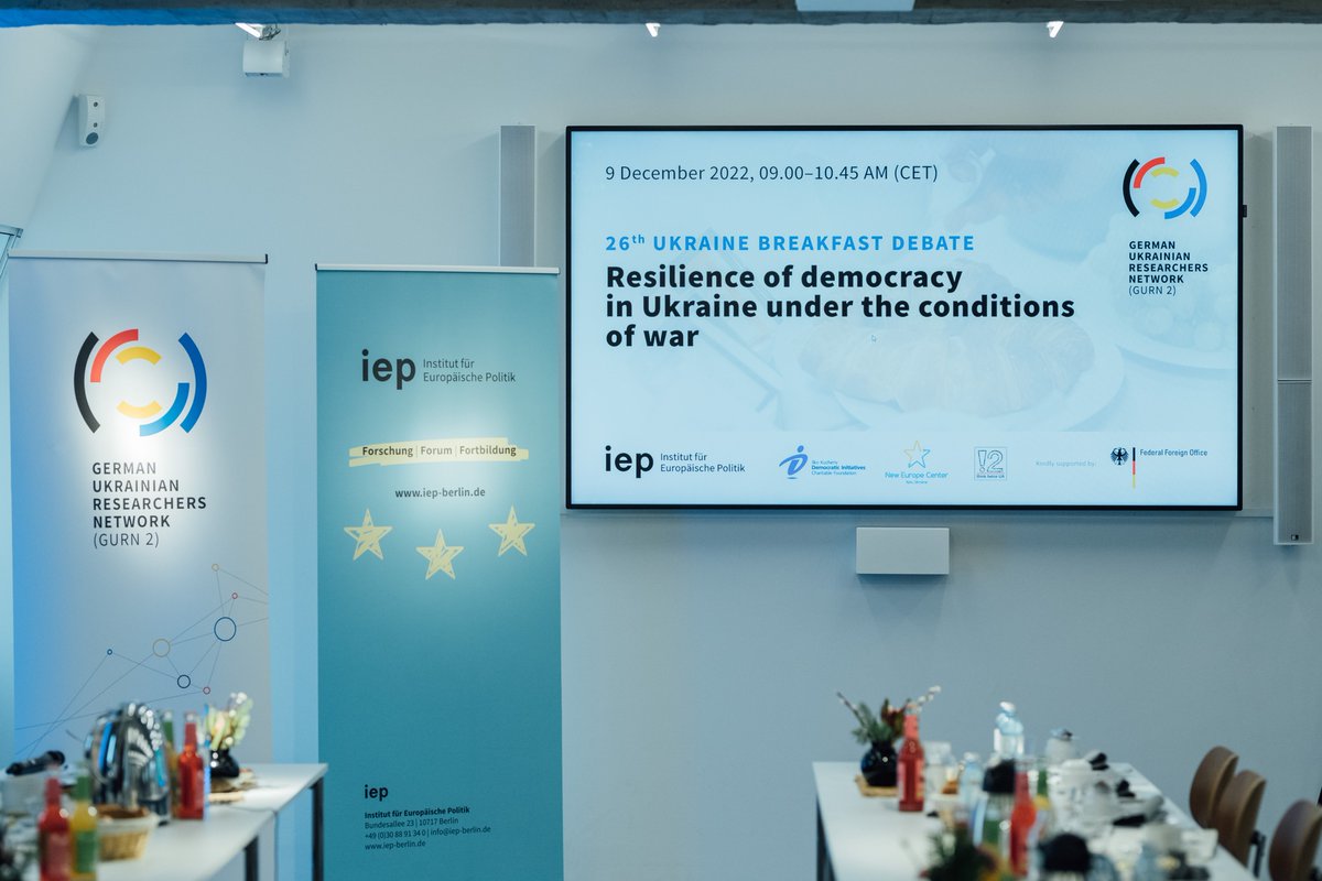 UkraineMEMO's tweet photo. Key statements of the 26th #UkraineBreakfastDebate:
The central challenge for 🇺🇦 democracy is the #russianaggression. "The biggest threat right now is: we are losing our best people. People who could push the state forward are dying in this war." 5/9 https://t.co/AYpkQEOpTk