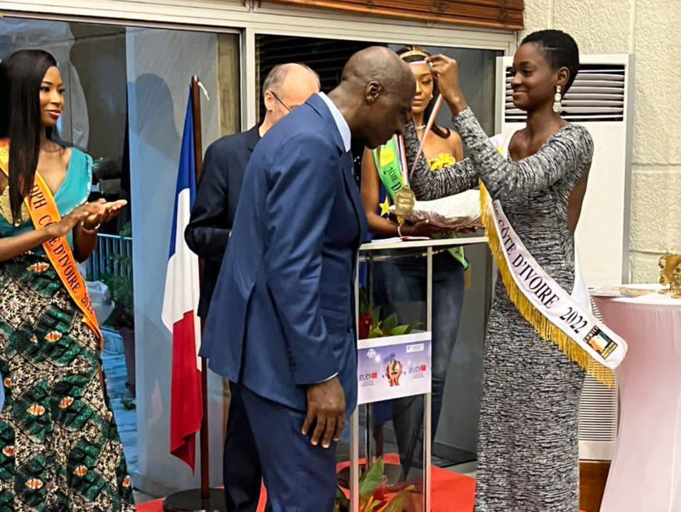 BAMBACheickDan's tweet photo. C'est avec joie et honneur que j'ai été présélectionné parmi 12 personnalités #ivoiriennes, #françaises et #franco-ivoiriennes, par le jury de la deuxième édition de la cérémonie de remise des #Trophées France-Ivoire organisée par le Cercle français d’affaires de Côte d’Ivoire. https://t.co/yJkRuz9HQg