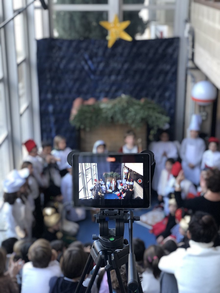 thaubarcelona's tweet photo. 👉🏼 https://t.co/zmawY4qyNp Hi trobareu l’enregistrament de les celebracions nadalenques amb les famílies de #primàriathaubcn #thautv #nadalthaubcn https://t.co/GCNM8H8HMv