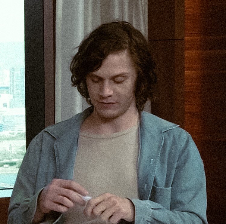 evansmidnight's tweet photo. his hair, no one talk to me🥹 https://t.co/2yAdLt53P8