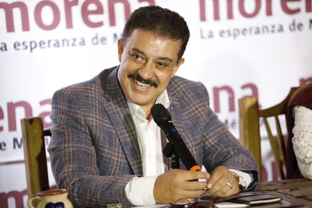 TheMexExp's tweet photo. @jurian19 @diaz_manuel @RobertoMadrazo_ Y el rey mafioso de licitaciones de medicamentos a sobre precio ahora en @PartidoMorenaMx, el famoso perdedor profesional de elecciones @DrCarlosLomeli dueño de muchas empresas "ganadoras" de contratos amañados y leoninos por décadas en la seguridad social @Tu_IMSS e @ISSSTE_mx https://t.co/1CD6jO2gIG