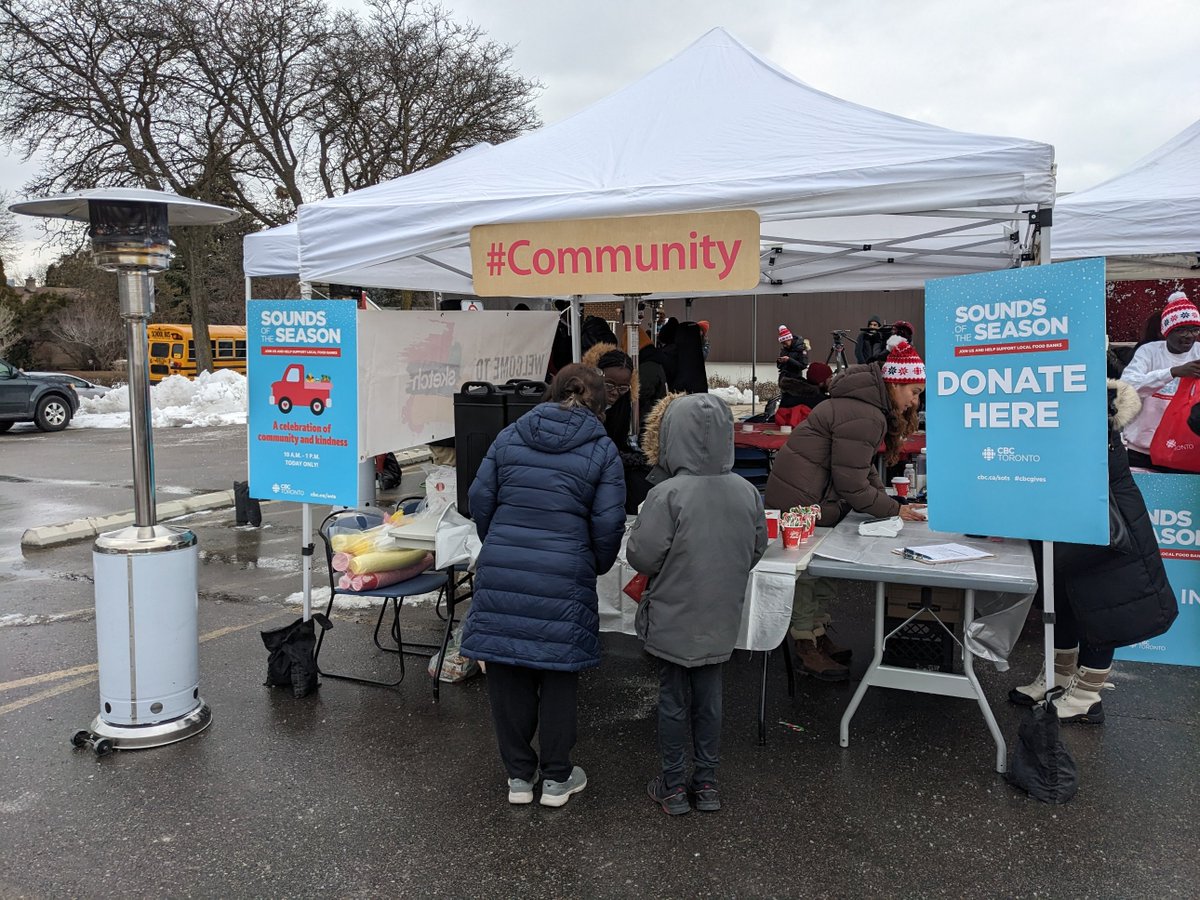 nyhfb's tweet photo. Thank you to everyone that came out to support @CBCToronto's #soundsoftheseasons community event, us & @DailyBreadTO! A big thank you to all the volunteers that came out & @SKETCHToronto for wonderful performances.
#cbcgives #cbcsots #NYHFB #ForOurCommunity https://t.co/Du2h80t6qW