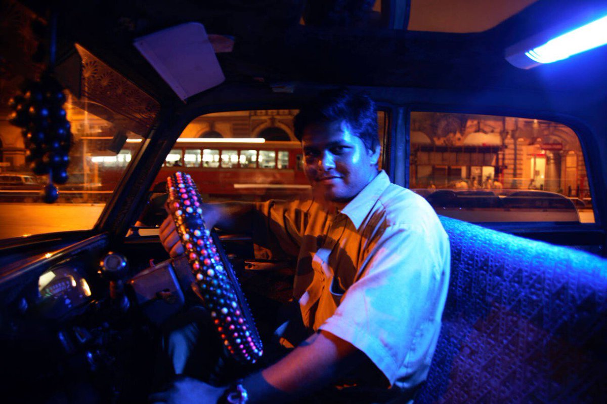 taxishabo's tweet photo. Cuando llega tu Taxi y no sabes si pagar la carrera o pagar el cover. https://t.co/JcaEYVHrbZ
