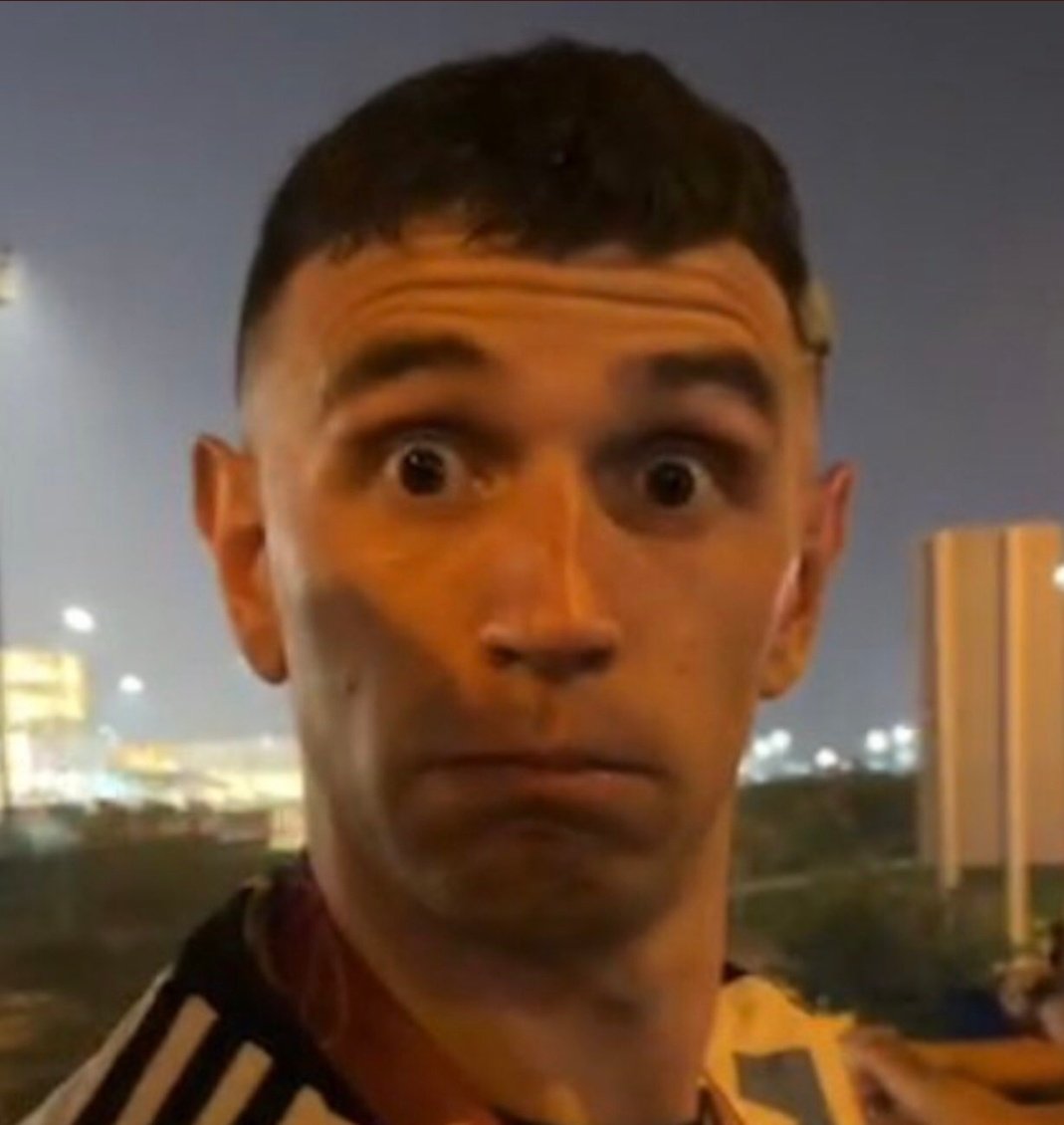 valopa_'s tweet image. Todos en el próximo mundial van a tener 20 o menos Y YO VOY A TENER 25?!?