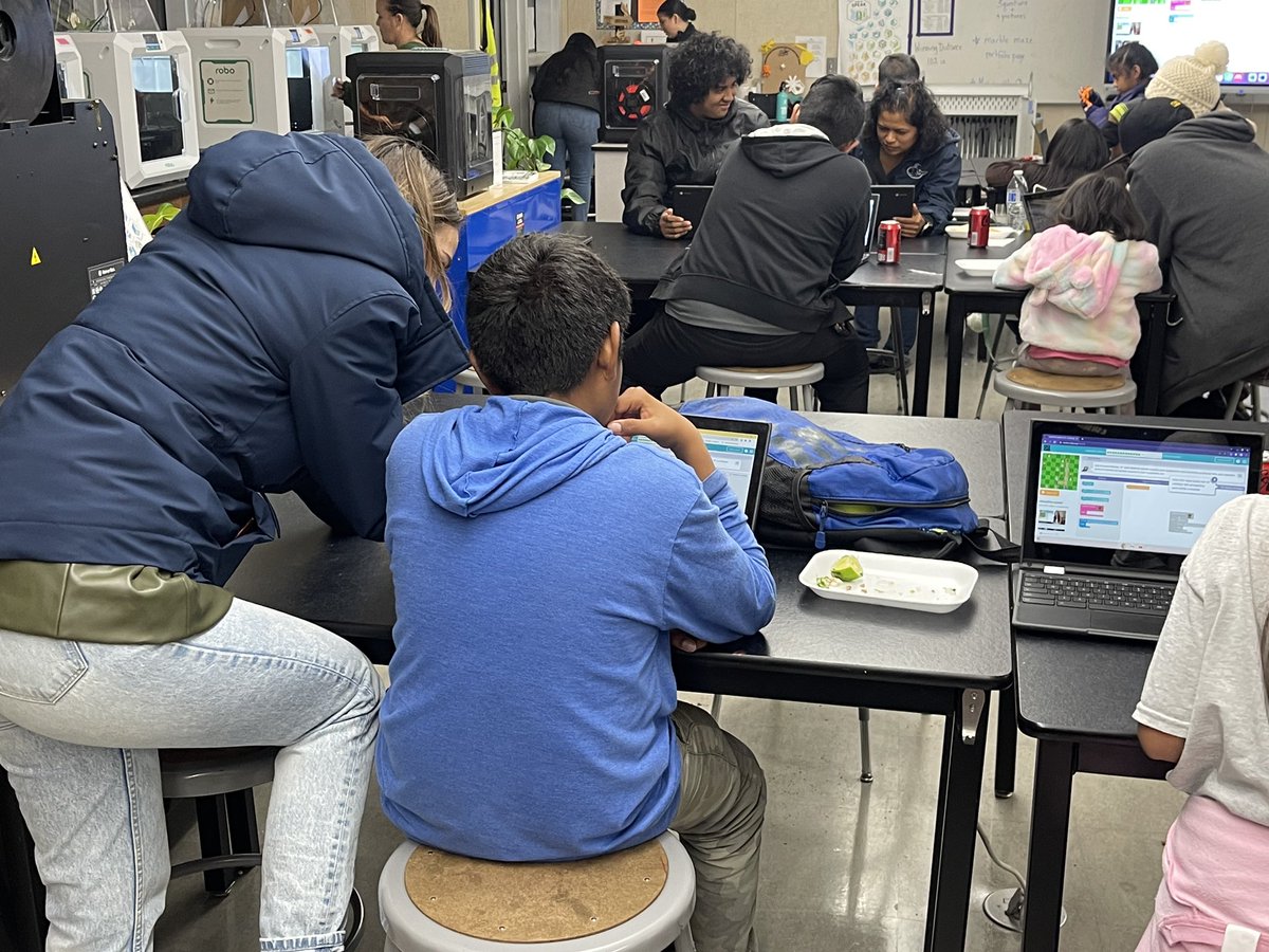 Thank you to everyone who showed up for Family Bilingual Coding Night! Thank you to @UCSDCREATE for bringing the experts and the dinner! <a href="/codeorg/">Code.org</a> <a href="/STEAMRocks100/">Sarah Hillard</a> #codinglife #Family <a href="/sdschools/">San Diego Unified</a> #ItTakesACommunity