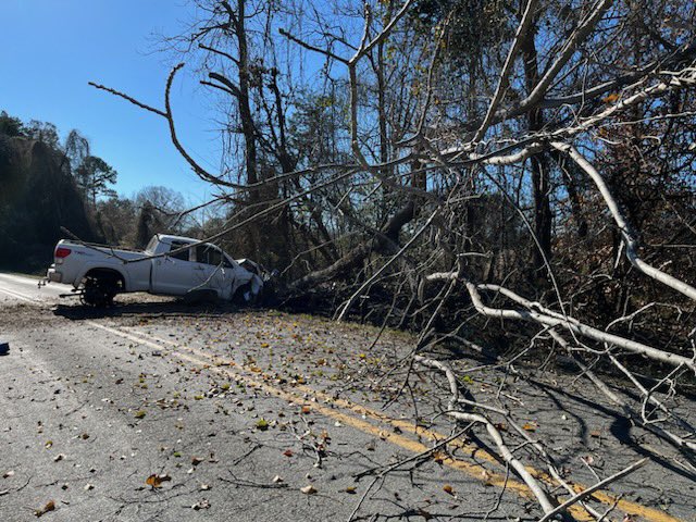 NewHopeFD's tweet image. ~Vehicle Accident ~ On Sunday, December 18th Engine50 cleared and nearby Fire Alarm and responded to this single vehicle accident on Rufus Ratchford Rd.  Rescue50 responded also.  One patient was transported with minor injuries.  #seatbeltssavelives #NHfire