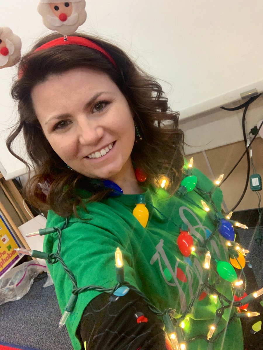 tay_kay11's tweet photo. @maxwellbulldogs #elfie #alwaysafunlearningday #WCSDProud #jinglealltheway #allsprucedup #kinderteacher https://t.co/HPZAQ0Awpd