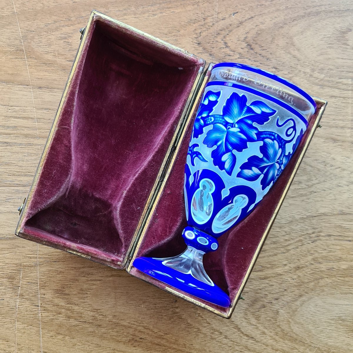 Alex_Auctioneer's tweet photo. A traditional antique to finish the year... 🍷

A Bohemian cased and cut glass goblet, c.1870, in a wonderful fitted case!

#BohemianGlass https://t.co/HVgknpeKrs