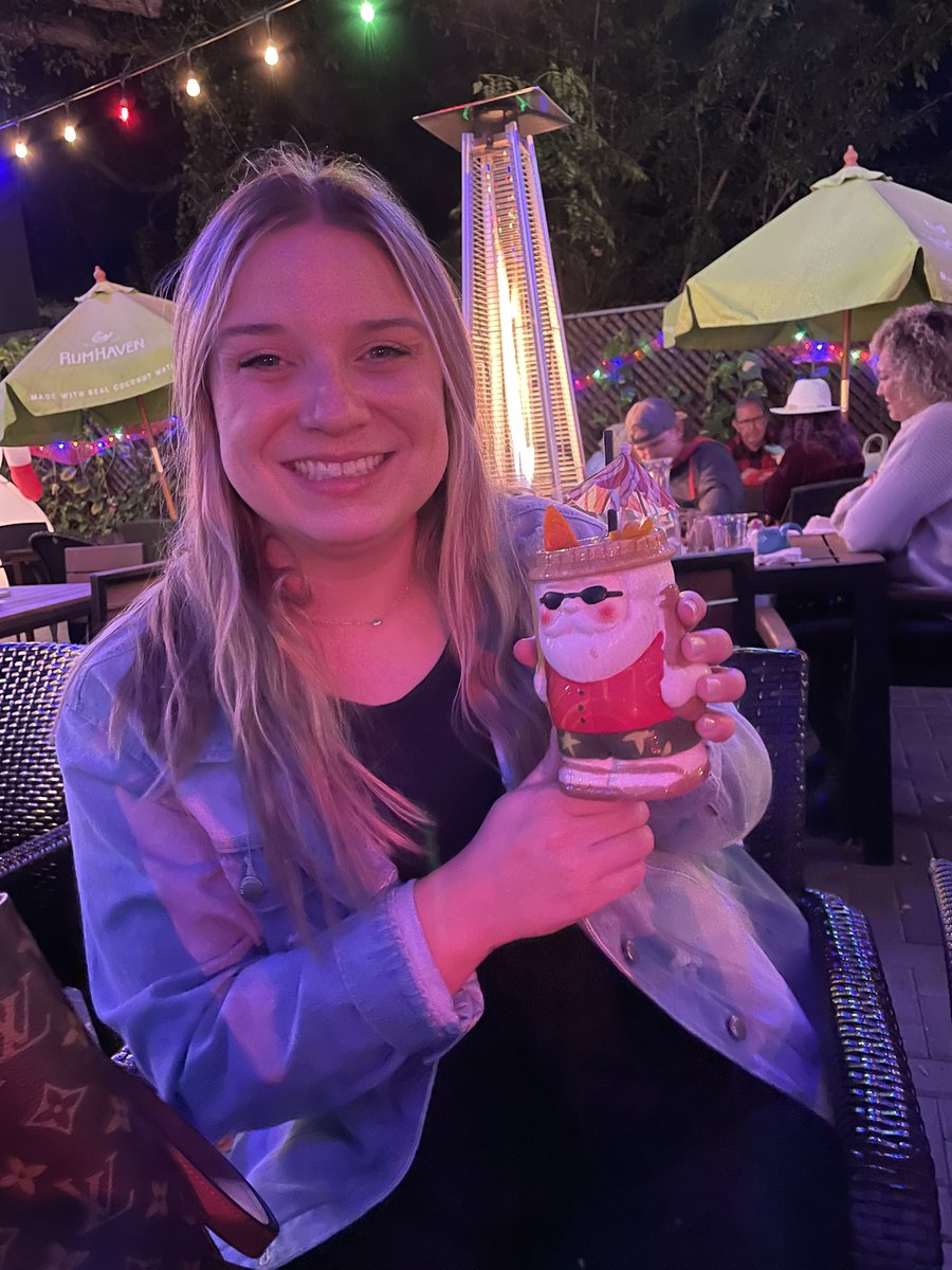 haley_poust's tweet photo. a lil tiki vibe https://t.co/FFnfvoev8K