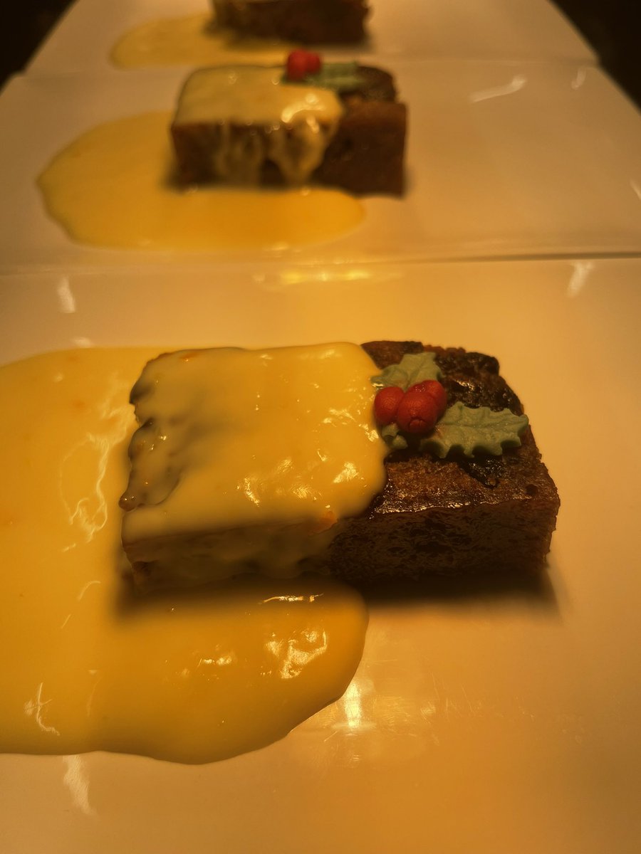 Christmas Pudding with Orange & Brandy Sauce! 🍊 Delicious!  We have availability this evening.  If you wish to dine with us 📞 01629 822211 #oakhillcromford #christmasmenu #christmas2022  #christmaspudding #derbyshiredining #dinewithus #visitderbyshire