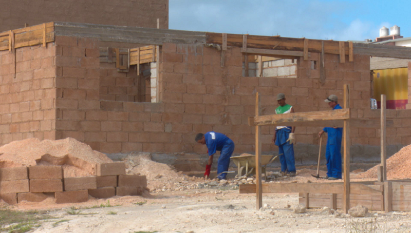 Aspira Matanzas a materializar mil 350 nuevos hogares este año, según informó a la ACN Idobaldo Díaz Martínez, coordinador de objetivos y programas del Gobierno hasta la fecha se construyeron mil 174 casas, 636 por esfuerzo propio, 381 del plan estatal y 125 mediante subsidios.