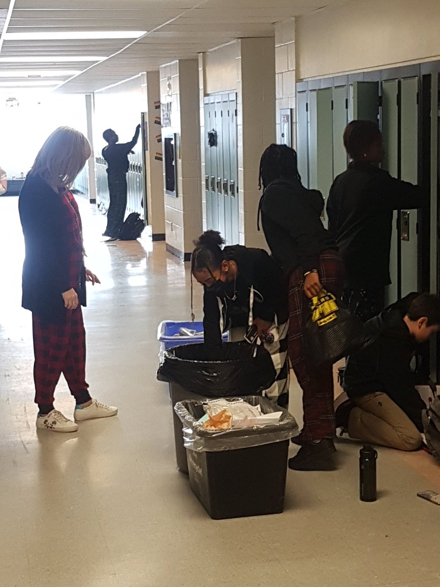 St. Matt's Tigers / Intermediate (@tigers_mayo) on Twitter photo Today <a href="/MrsDawsonsClass/">Eleanor Dawson (she/her)</a> and I started the semi-annual "Organizational Tour" with our Grade 7s and 8s. The goal is to help them declutter and organize their binders and lockers. Today <a href="/MrsDawsonsClass/">Eleanor Dawson (she/her)</a> and I started the semi-annual "Organizational Tour" with our Grade 7s and 8s. The goal is to help them declutter and organize their binders and lockers.