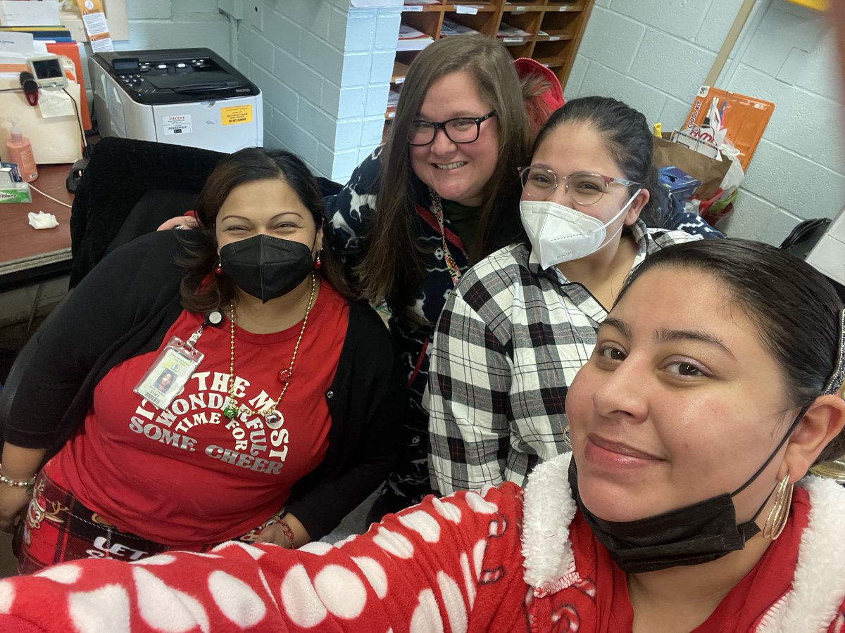 Mrs_DulceSantos's tweet photo. Pajama Day at @CarrolltonPGCPS #12DaysBeforeWinterBreak @MsRenner22 https://t.co/ooKJOYpUWU