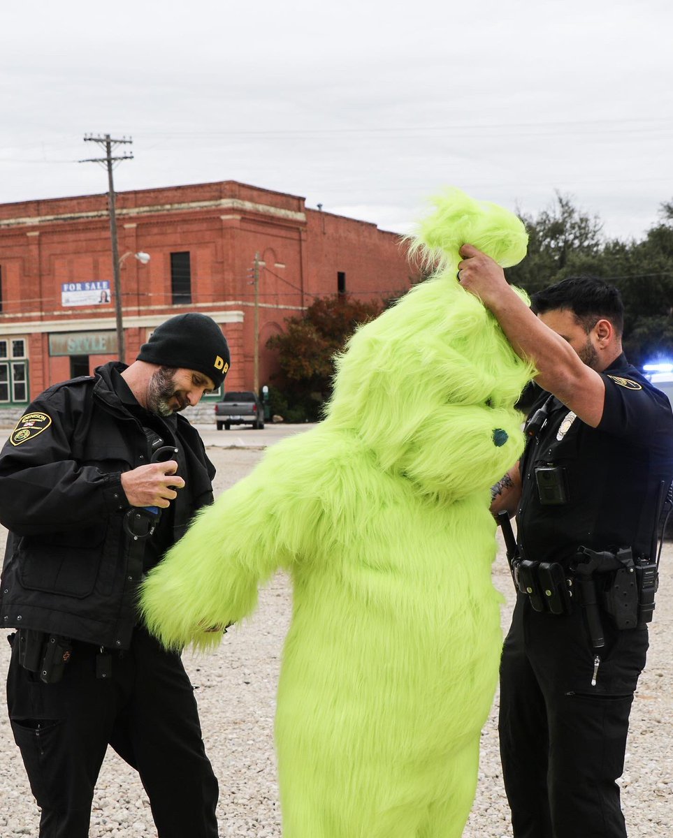 DenisonTexasPD's tweet photo. MEDIA ADVISORY: The Denison Police Department Arrests Local Thief
 
Denison, TX (December 19, 2022) – Monday morning at approximately 10:00 am, officers responded to a burglary in progress in Downtown Denison.
 
The suspect has now been identified as The Grinch. https://t.co/YCZ7Ci8VCh