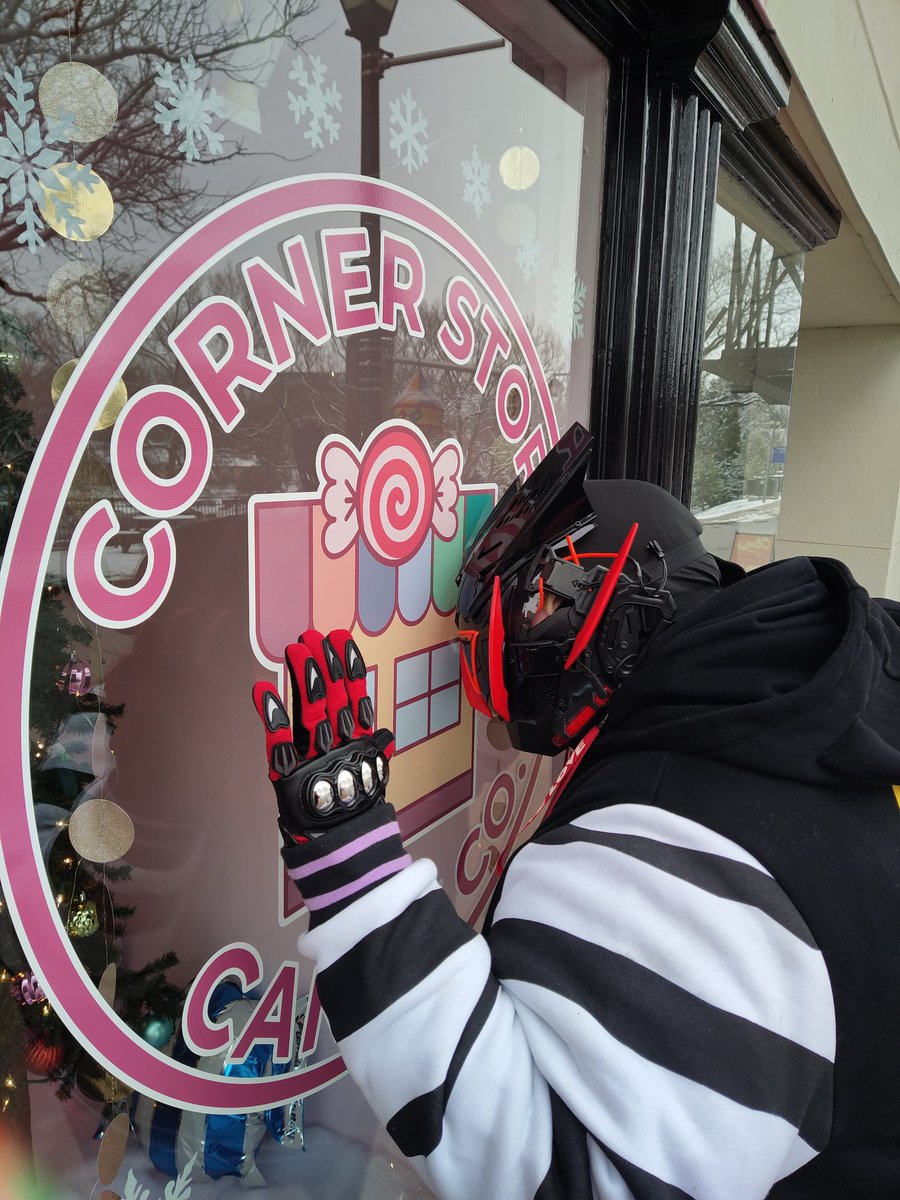 gummibeargundam's tweet photo. *Wistful sigh* I don't need candy, but I like it very much
#fatrobotfriend #Iwantcandy https://t.co/3SZX68A1b0