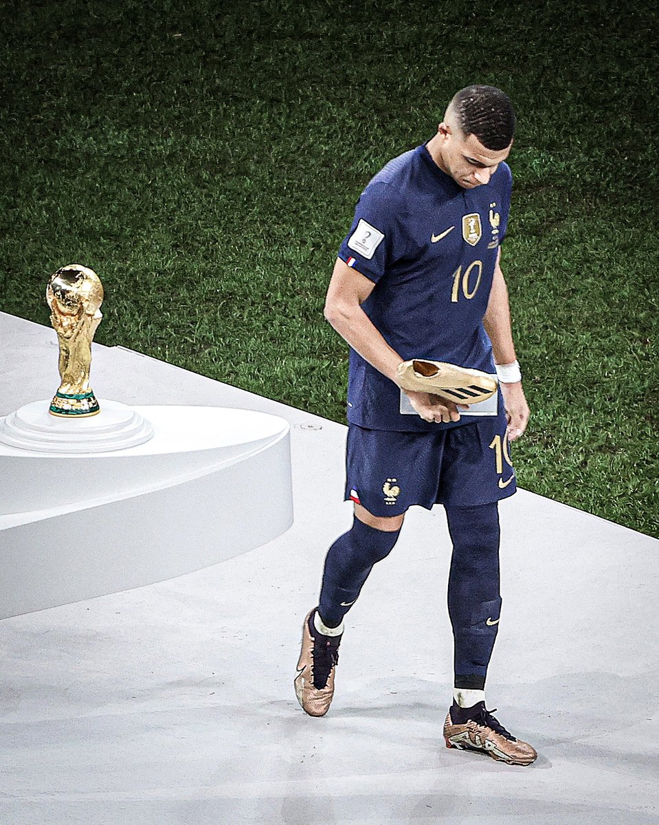 🔹 WC winner at 19
🔹 WC Golden Boot winner at 23
🔹 First hat-trick in a WC final in 56 years
🔹 No player has scored more goals in WC finals
🔹 First man to score 7+ goals at a single WC since Ronaldo in 2002

Let's take a moment to appreciate Kylian Mbappé 👏