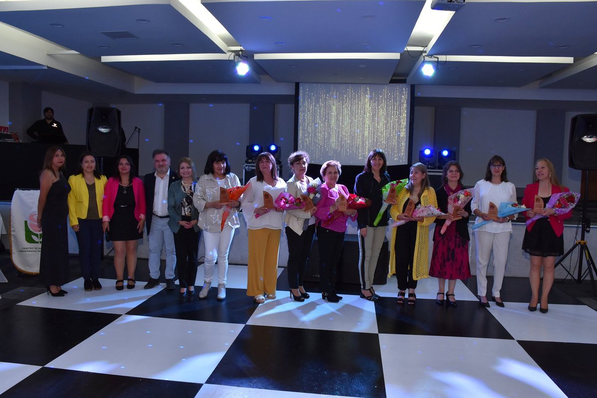 Un gran número de Secretarias participaron en la cena anual  CENSEC-UFRO 2022, evento de camaradería que contó con la participación de diversas autoridades universitarias, así como los presidentes de la Asociación de Académicos AGA y la Asociación de Funcionarios AFUF.