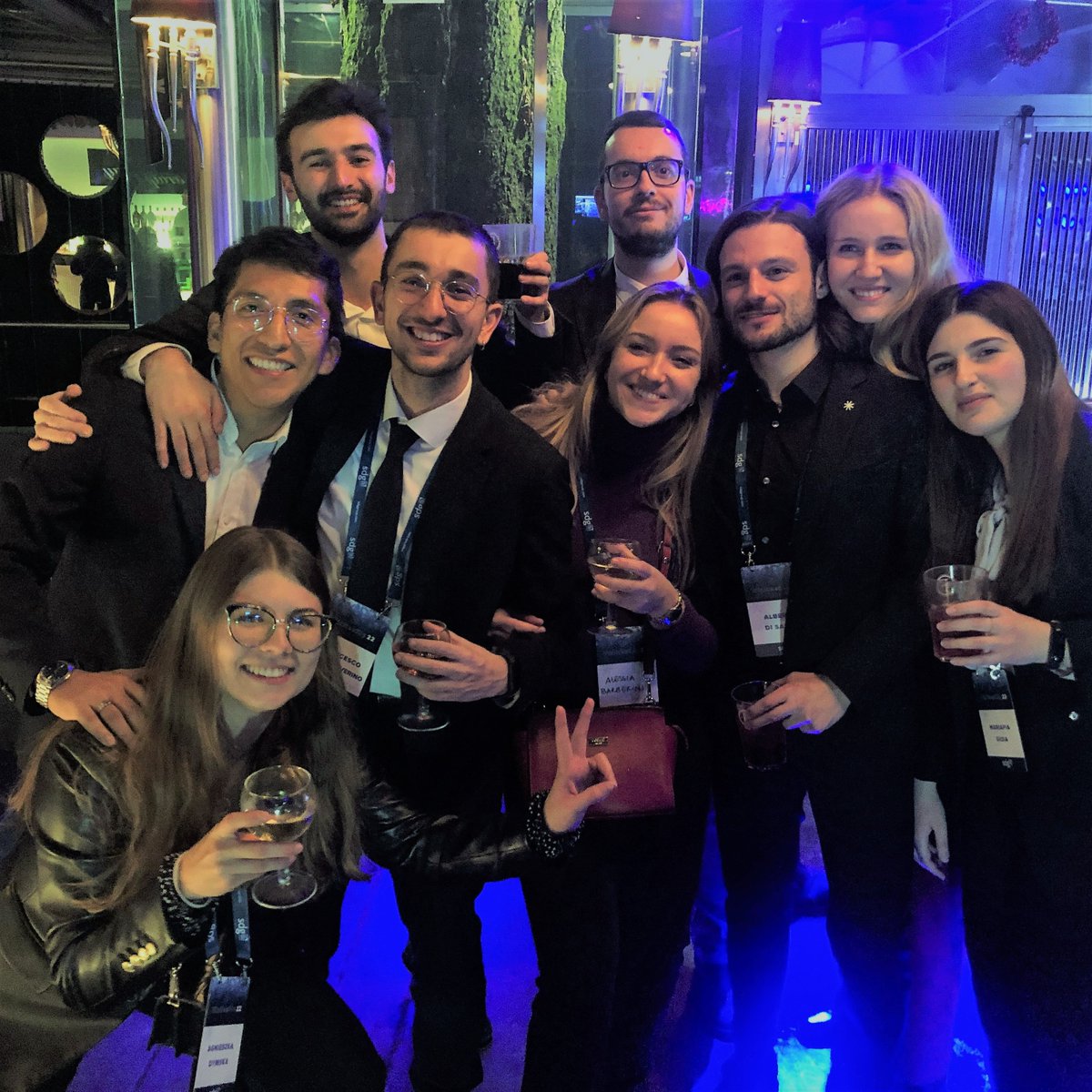 sdggroupitaly's tweet photo. A Verona, Milano e Firenze gli SDSGers festeggiano la di un 2022 fatto di crescita e successi.
Ora ci prendiamo un momento per goderci i grandi risultati, pronti a ripartire per costruire il futuro e continuare ad andare oltre.
#GoBeyond #KeepMovingForward #WinMeetUp22 https://t.co/wKefH3zJwC