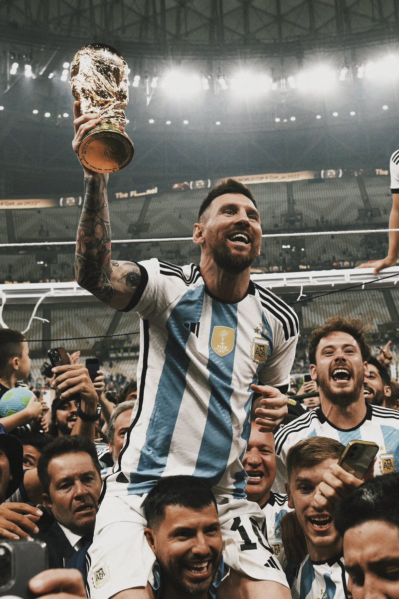 ToddSinatra's tweet photo. Good Morning Messi and Ronaldo fans https://t.co/dIScixhbGr