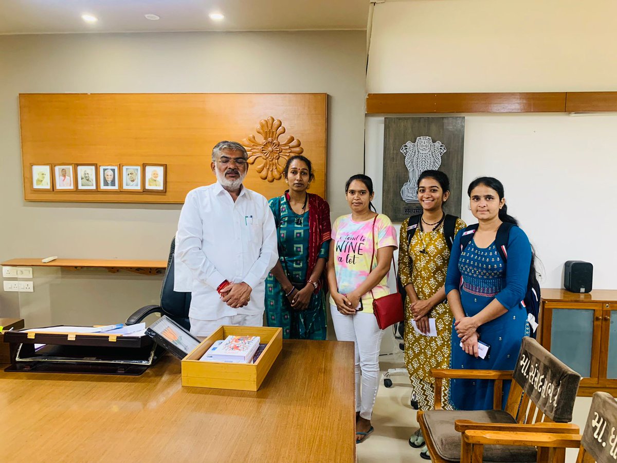 ManishM30598954's tweet photo. #lrdwaiting2018                            LRD 2018/19 ના 20% વેઇટિંગ  ઉમેદવારોને નોકરી આપવા ના જે વચનો આપ્યા હતા. એ પ્રમાણે નોકરી ના મળતા. LRD ઉમેદવારો એ આજ રોજ  ગુજરાત ના cm "ભુપેન્દ્ર પટેલ" સાહેબ તથા  ધારા સભ્યો ને આવેદન પત્રો આપી. શુભેચ્છા પાઠવી. @Bhupendrapbjp  @Harsh_Offic https://t.co/pUtnKwSD24