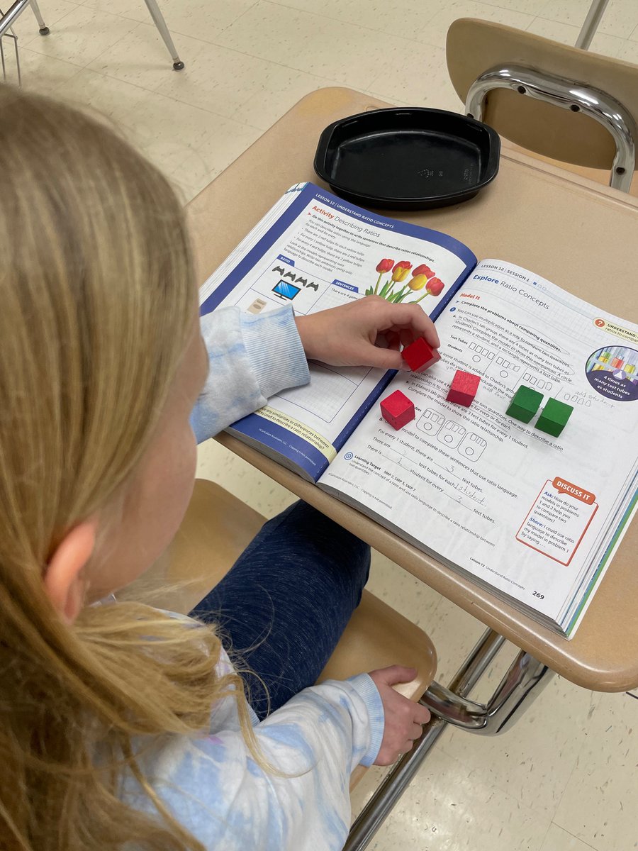 6th grade students were exploring ratio concepts using math manipulatives today!@itsahorbelthing🐬