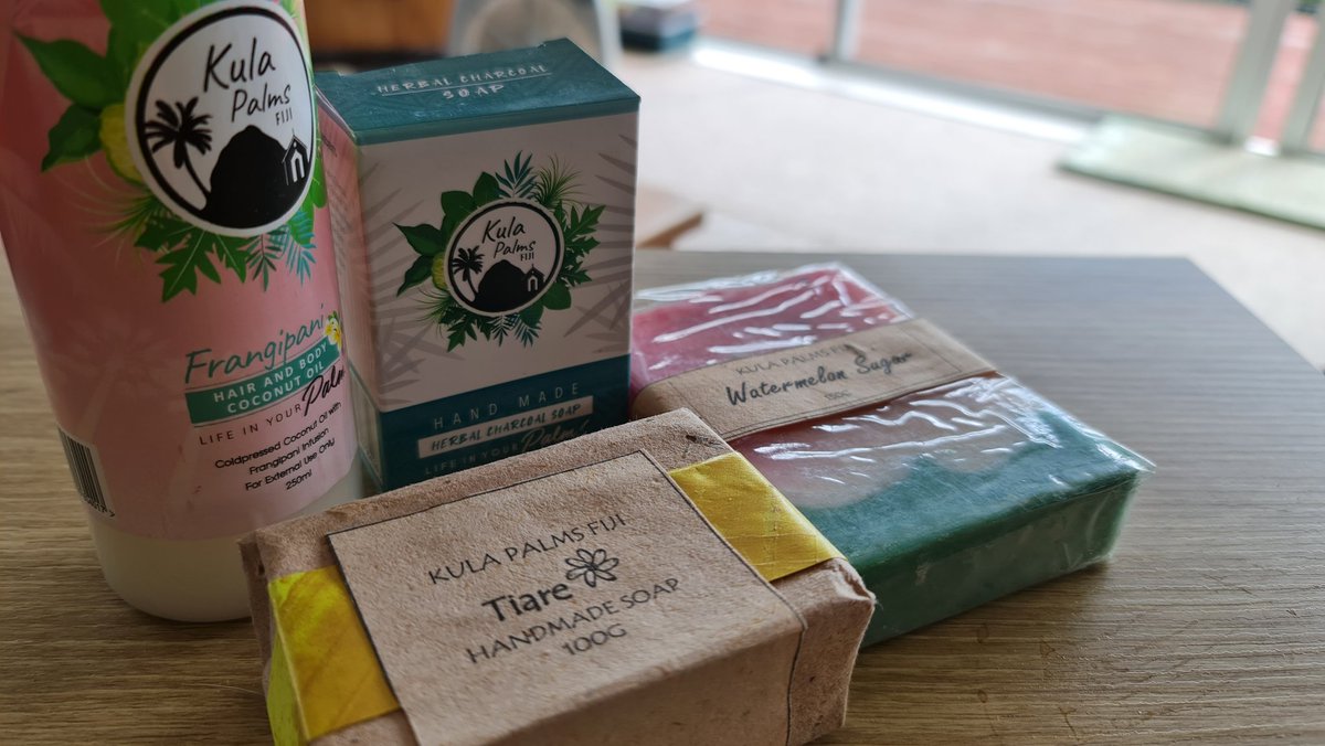 Thank you so much to my Secret Santa - just perfect! I am going to enjoy my showers and slathering myself in the oil. I've never been to Fiji but its giving me Rarotonga memories and I love it! #secretsantanz2022