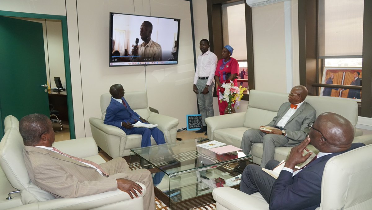 PNUDRepduCongo's tweet photo. Le haut commissaire à la justice restaurative à reçu en audience le Représentant Résident a.i du @PNUDRepduCongo.
Les échanges ont porté sur l'idenfification des solutions &amp; l'appui du PNUD dans la réalisation des actions spécifiques dans la lutte contre la delinquance juvenile https://t.co/VaG3rZ479a