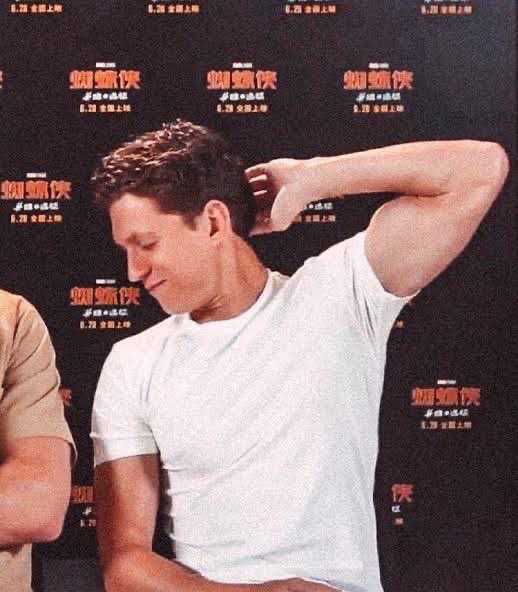 tom holland's arms >>>