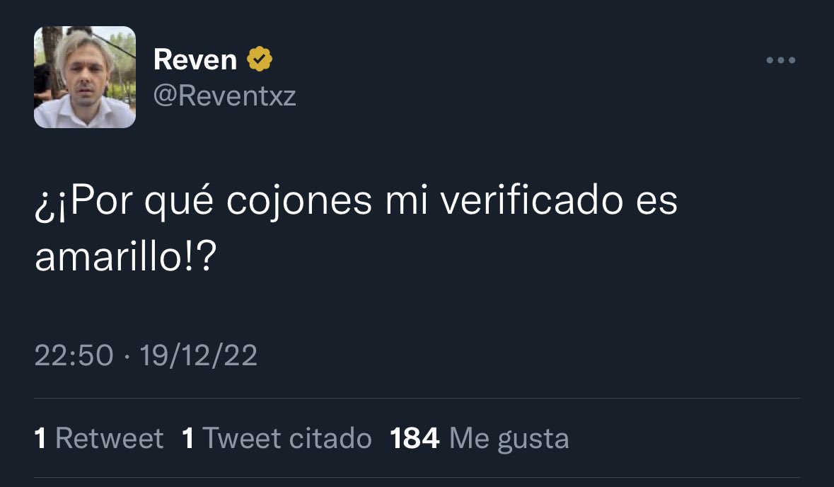 rioboo's tweet photo. @Reventxz Y que coño haces con una foto de perfil cuadrada???? https://t.co/lOhqmwVQb0