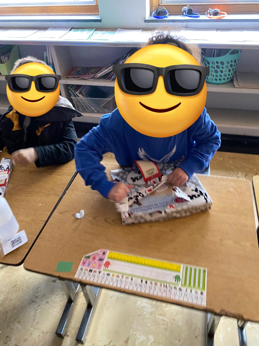 MeghanUplinger's tweet photo. Last Friday the Edison community celebrated it's annual Day of Giving! Wabtec ensures that every student receives a gift of their choice to take home, as well as a game to play with their whole family over the holiday break.
#CommunitySchoolsInAction #PE503 https://t.co/uCoymexLaA