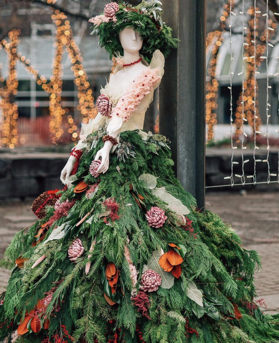 BloorYorkville's tweet photo. Reminiscing on @fleursdevilles NOËL and all of the talented florists around this city who created remarkable mannequins and installations for everyone to enjoy…until next time! ✨🌸❄️
#fleursdevilles #Yorkville #BYTime https://t.co/ckySJtapkW