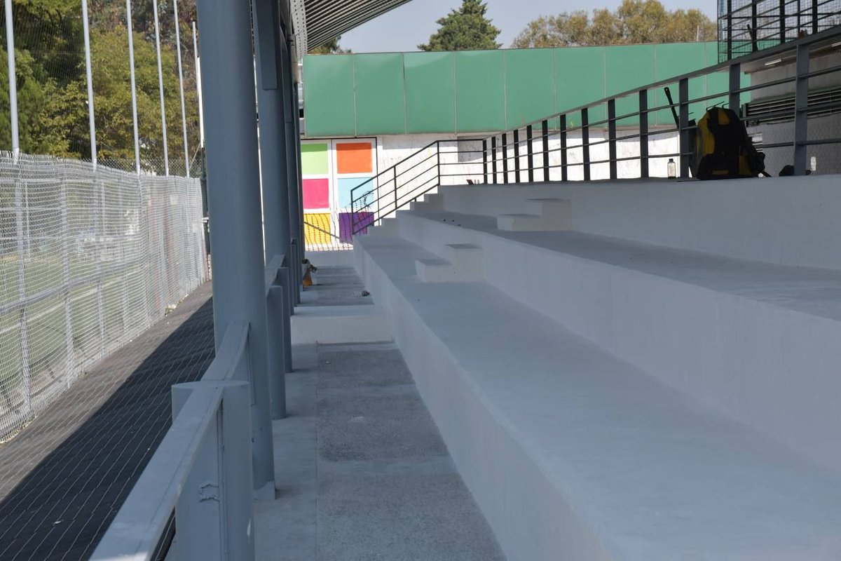 Hola amigos y amigas, el día de hoy visité el Deportivo Vivanco para revisar el avance de la rehabilitación de las canchas deportivas, las gradas, los baños y la colocación de luminarias, al interior y exterior del deportivo.