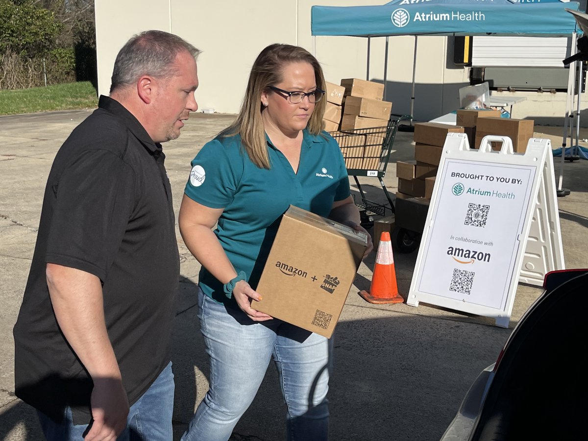 AtriumHealth's tweet photo. @AtriumHealth is teaming up with @Amazon to support the @SalvationArmyUS Angel Tree distribution, providing 5,000 hygiene kits and 2,700 boxes of food for people and families in need. @SalArmyCLT #communitygiving #ForAll

https://t.co/uwiKfyGLTX https://t.co/JPxYwKDiWZ