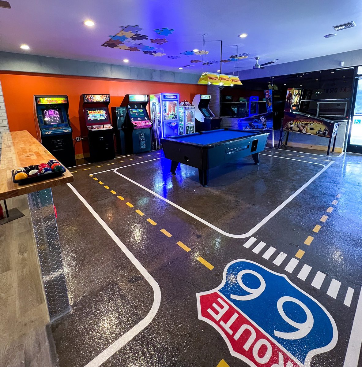 Have you checked out @smokeyandthebrisketsd's arcade yet? Pair in-house smoked meats with some friendly competition for a great afternoon! 🥩🏆