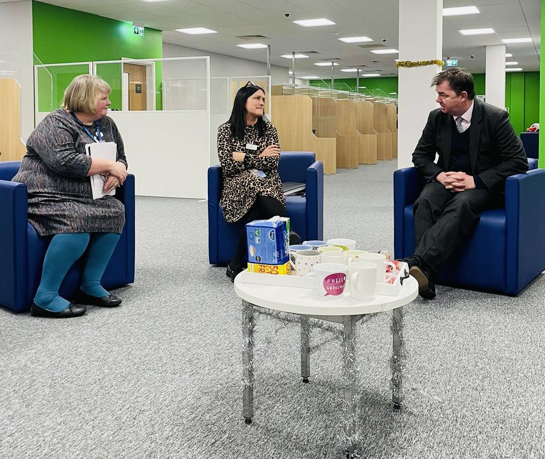 GuyOpperman's tweet photo. Great to join local MP @jamesowild and the @DWPgovuk team at #KingsLynn Job Centre @JCPInEastAnglia today: a great team making a big difference to job creation, and supporting their local employers in West Norfolk 👍 https://t.co/vmbthS0kgi